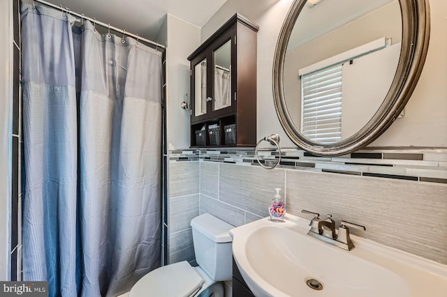 3646 Double Rock Ln, Baltimore, MD 21234 - full bathroom featuring vanity, toilet, a shower with curtain, and tasteful backsplash