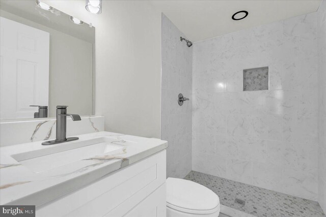 605 Northside Ave, Richmond, VA 23222 - full bath featuring vanity, toilet, and tiled shower