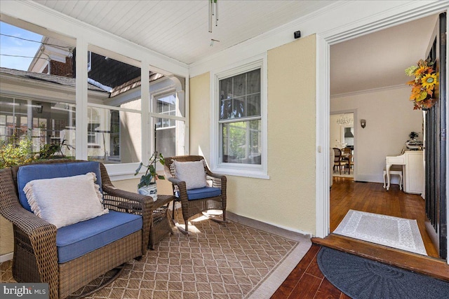 sunroom with ceiling fan