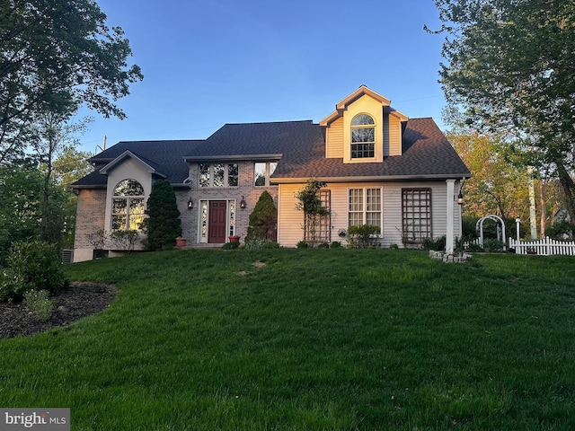 105 Old Federal Rd, Harrisburg, PA 17110 - view of front of home with a front lawn and a shingled roof