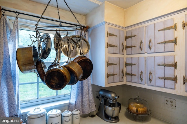 3909 Stoney Creek Rd, Edinburg, VA 22824 - kitchen view of tasteful backsplash