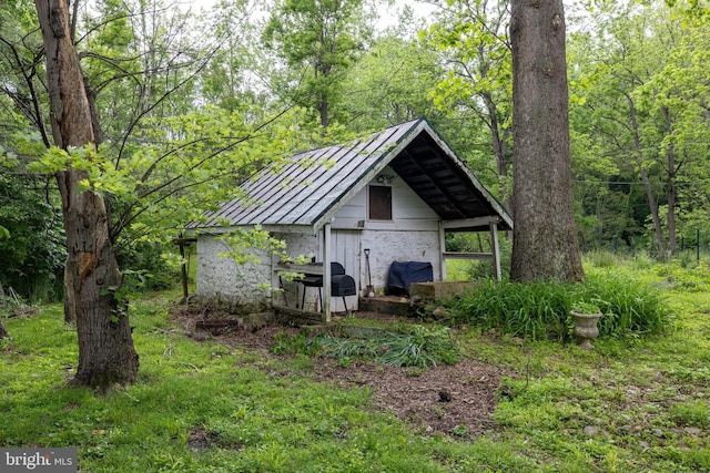 3909 Stoney Creek Rd, Edinburg, VA 22824 - view of outbuilding featuring an outdoor structure and a wooded view