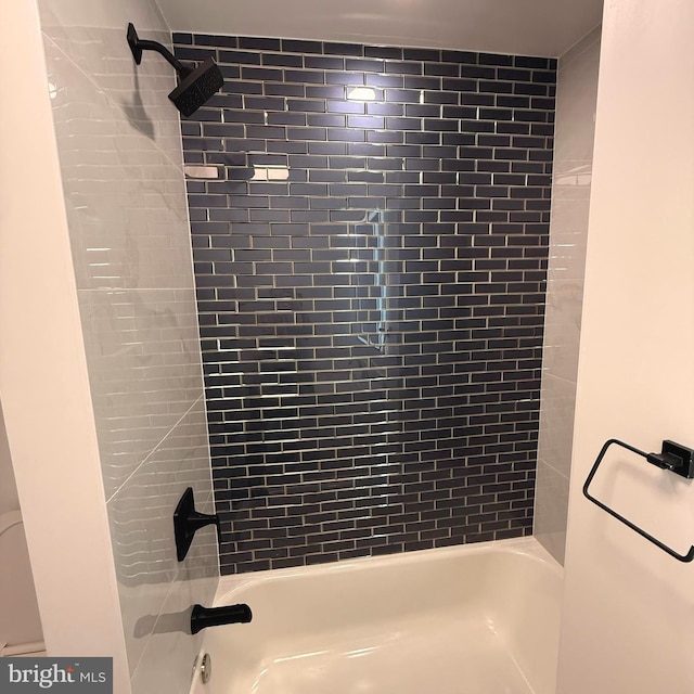 bathroom with washtub / shower combination