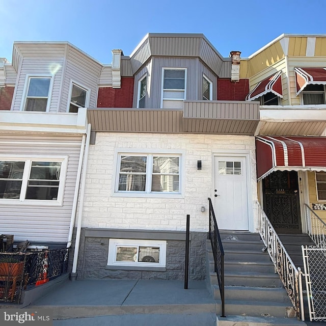 townhome / multi-family property with stone siding