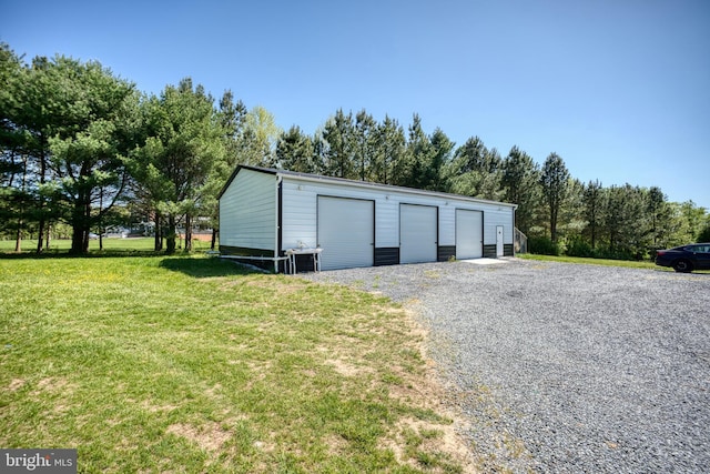 view of outdoor structure featuring an outbuilding