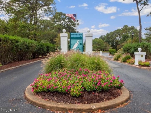 view of community / neighborhood sign