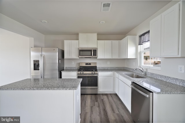 230 Rhea Dr, Martinsburg, WV 25403 - kitchen featuring visible vents, wood finished floors, white cabinets, a sink, and stainless steel appliances