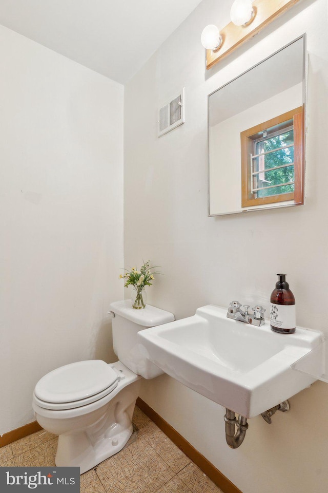 1406 Catlyn Pl, Annapolis, MD 21401 - bathroom with baseboards, toilet, and a sink