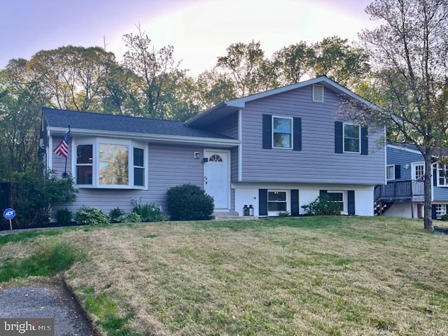 tri-level home featuring a front lawn