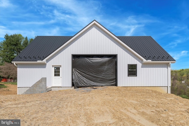 view of detached garage