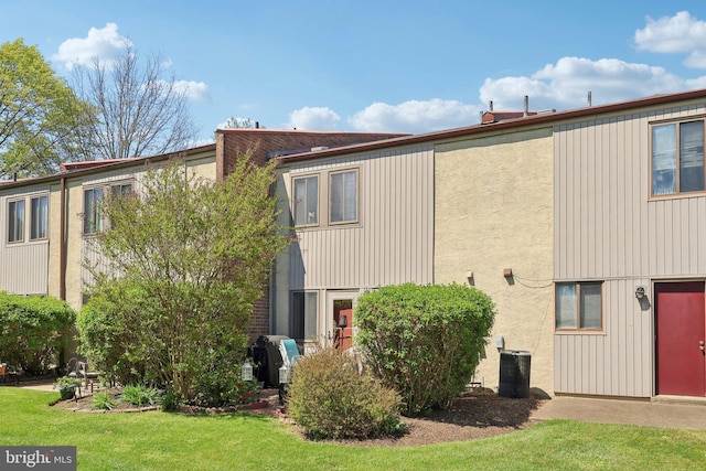 4927 Oxford Ct, Bensalem, PA 19020 - back of house featuring a yard and cooling unit