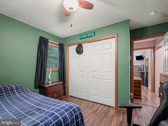 125 Ender Dr, Moorefield, WV 26836 - bedroom with wood finished floors, a closet, a textured ceiling, and a ceiling fan