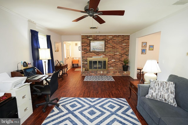 living area featuring crown molding, ceiling fan, and wood finished floors