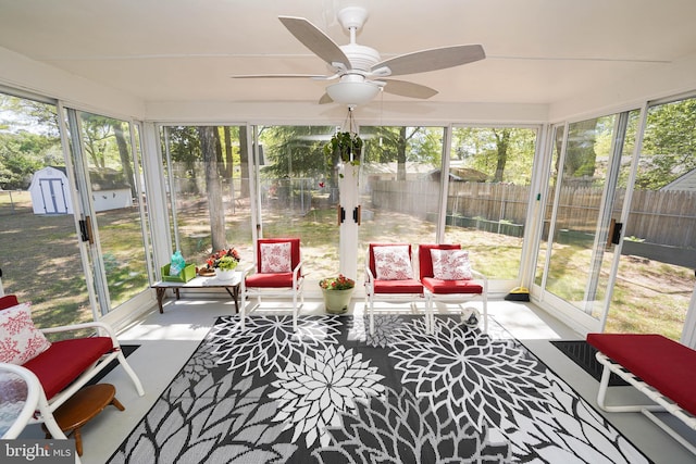 sunroom / solarium featuring ceiling fan and outdoor lounge area