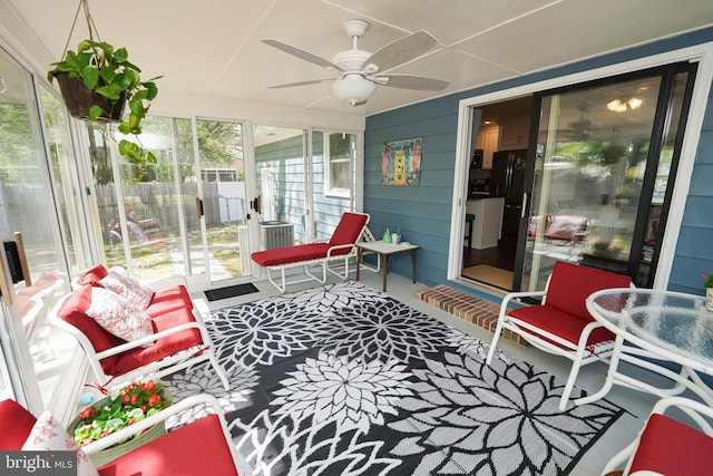 sunroom / solarium with a ceiling fan