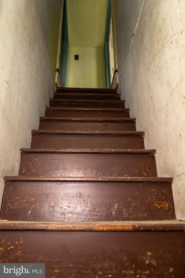 4398 S Bowers Rd, Milford, DE 19963 - view of stairway