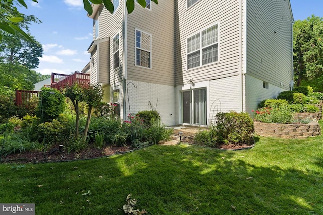 15533 Pamplin Pipe Ct, Manassas, VA 20112 - back of property with brick siding and a lawn