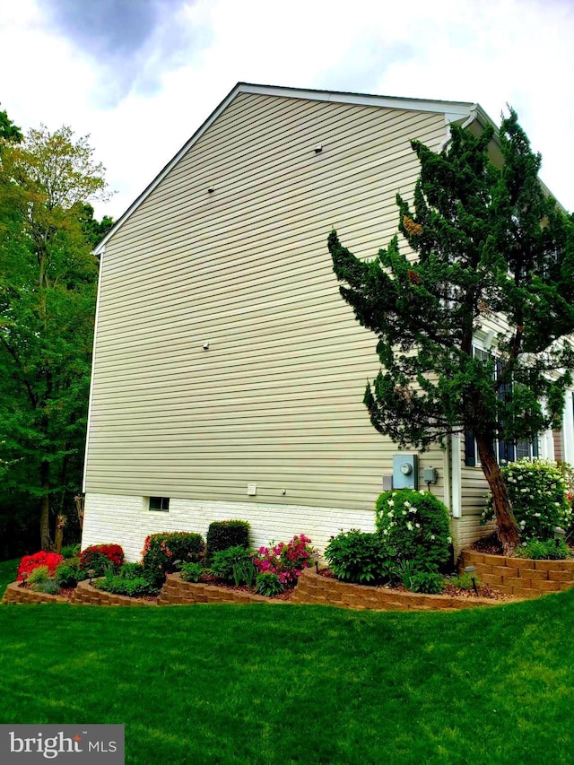 15533 Pamplin Pipe Ct, Manassas, VA 20112 - view of home's exterior featuring a lawn