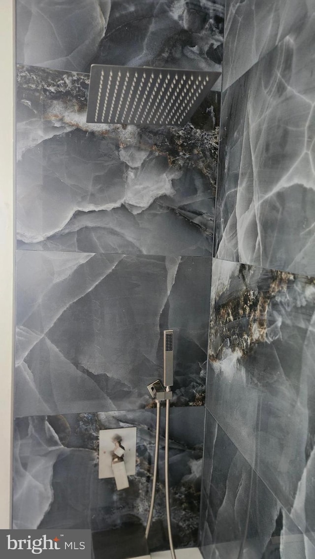 details featuring walk in shower