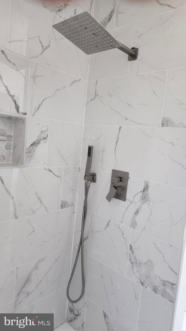 full bath featuring a tile shower