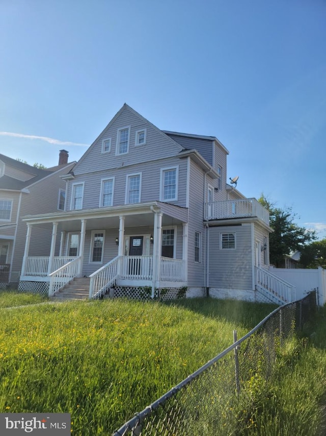 view of front of house with a fenced backyard and covered porch