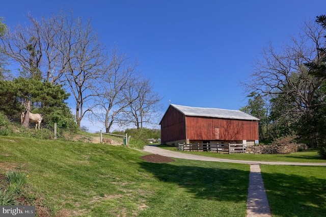 view of barn featuring a yard