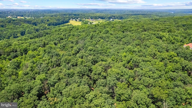 bird's eye view featuring a wooded view