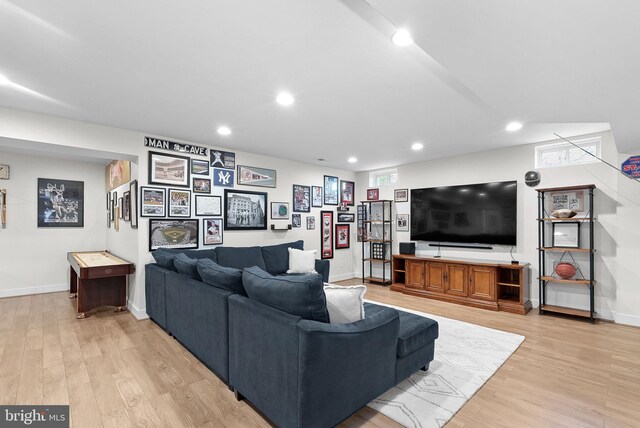 living room with recessed lighting, baseboards, and light wood finished floors