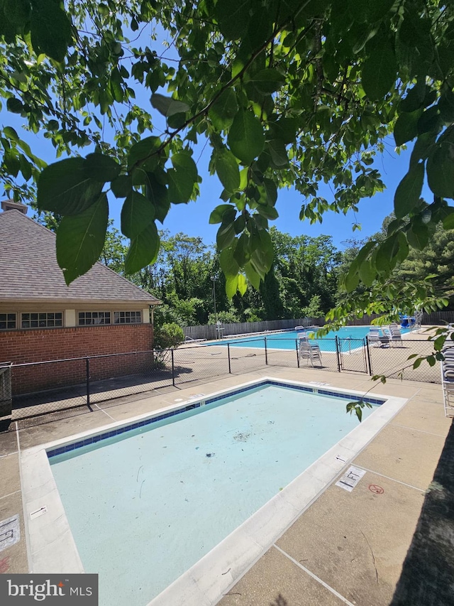 303 Saybrooke View Dr, Gaithersburg, MD 20877 - view of community pool