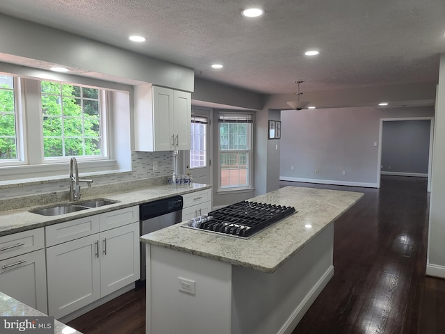 303 Saybrooke View Dr, Gaithersburg, MD 20877 - kitchen featuring appliances with stainless steel finishes, white cabinets, a center island, plenty of natural light, and a textured ceiling