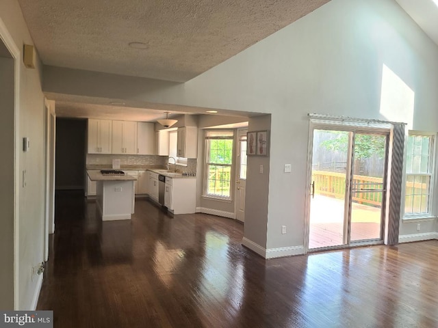 303 Saybrooke View Dr, Gaithersburg, MD 20877 - kitchen featuring dark wood-style flooring, white cabinets, a center island, a textured ceiling, and light countertops