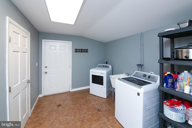 laundry room with independent washer and dryer, laundry area, baseboards, and tile patterned floors