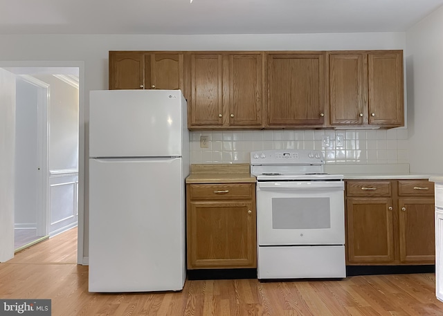 42190 Ridge Rd, Mechanicsville, MD 20659 - kitchen with light countertops, decorative backsplash, light wood-style floors, and white appliances