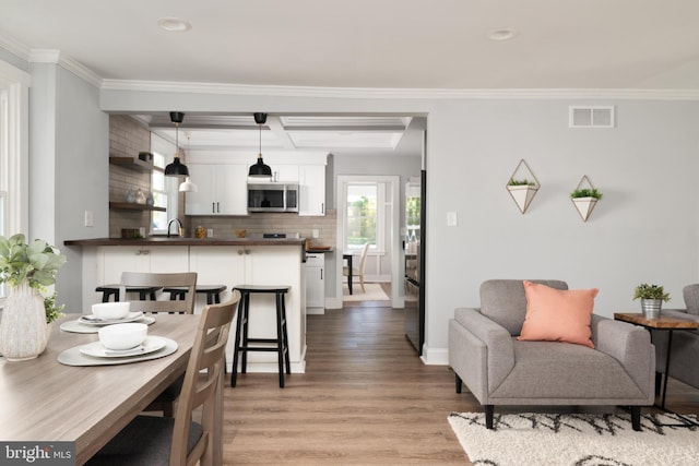 1119 Overbrook Rd, Baltimore, MD 21239 - dining area featuring light wood-style flooring, crown molding, baseboards, and recessed lighting