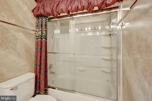 full bathroom with combined bath / shower with glass door and toilet