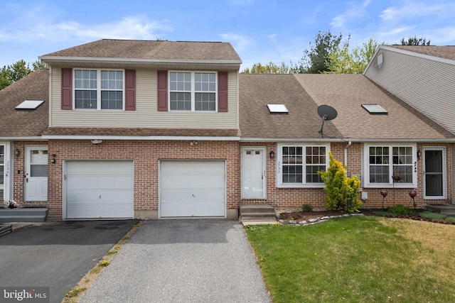 view of front facade with a garage, a shingled roof, a front lawn, and driveway