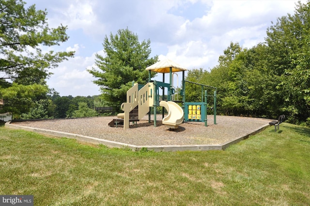 12116 Greenway Ct Unit 302, Fairfax, VA 22033 - community play area featuring a yard