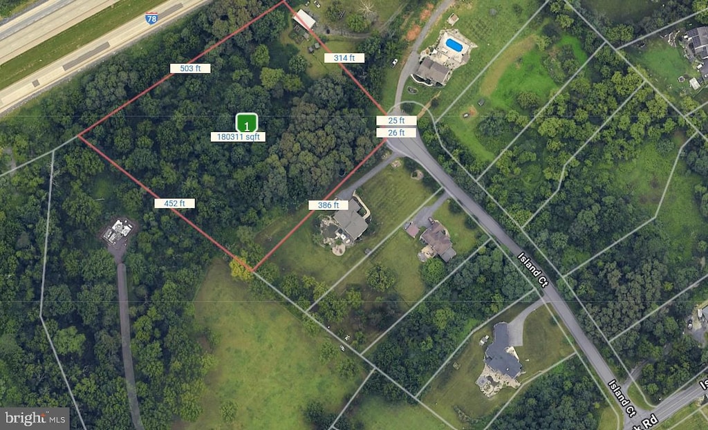 8 Island Ct, Easton, PA 18042