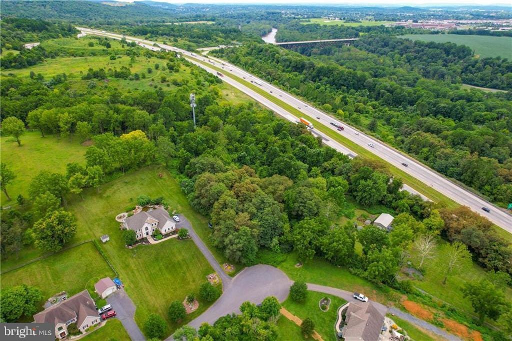 8 Island Ct, Easton, PA 18042