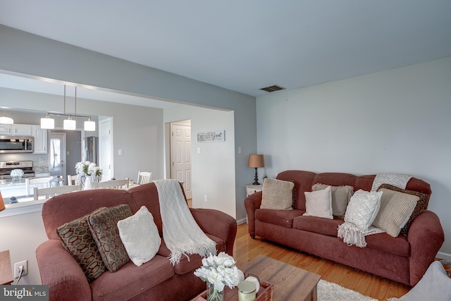 41 Arrowhead Dr, Burlington, NJ 08016