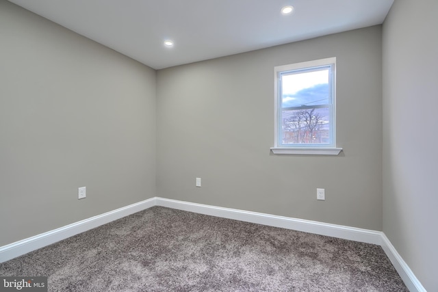carpeted spare room with baseboards and recessed lighting