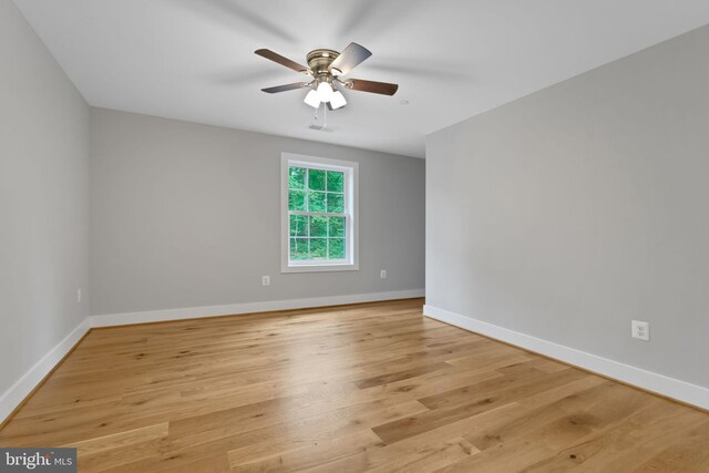 10 Susan Trl, Fairfield, PA 17320 - unfurnished room with a ceiling fan, baseboards, visible vents, and light wood-style flooring