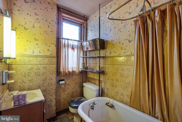 full bath featuring a bathtub, tile walls, toilet, and wallpapered walls