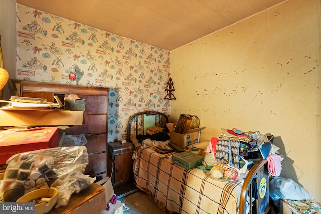 bedroom with wallpapered walls and vaulted ceiling