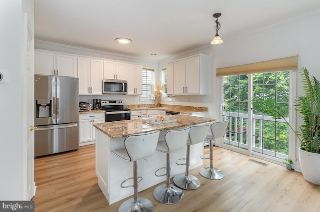 9116 Mineola Ct, Manassas, VA 20111 - kitchen with stainless steel appliances, crown molding, white cabinetry, light wood-style floors, and a sink