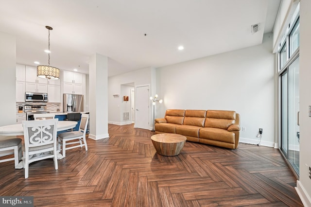 2772 Lighthouse Pt E Unit 410, Baltimore, MD 21224 - living area with recessed lighting