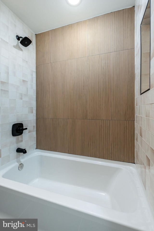 609 S Orianna St Unit 1, Philadelphia, PA 19147 - full bath featuring bathing tub / shower combination