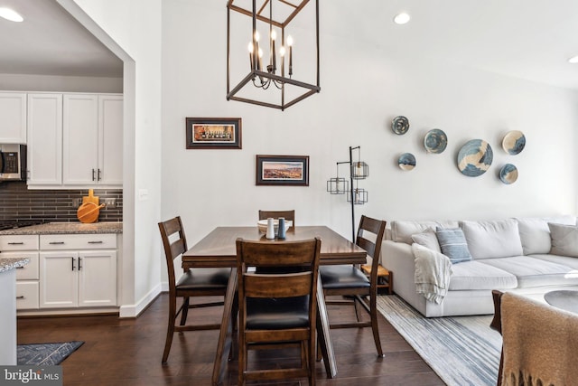 dining room featuring an inviting chandelier, dark wood-style flooring, and recessed lighting
