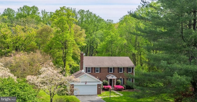 birds eye view of property featuring a wooded view