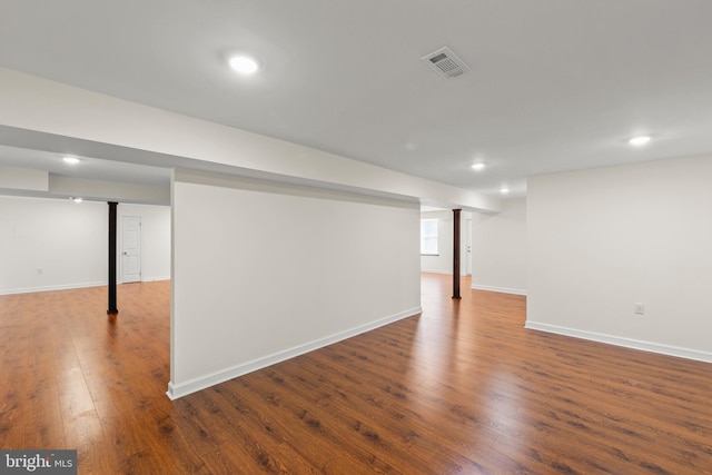 finished basement with recessed lighting, baseboards, dark wood-style flooring, and visible vents